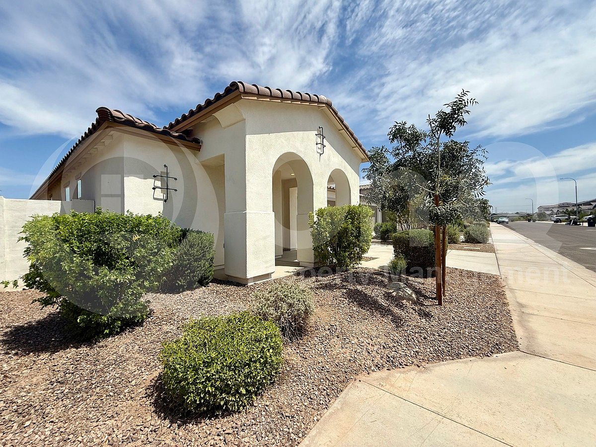 12754 W Parkway Ln photo 3