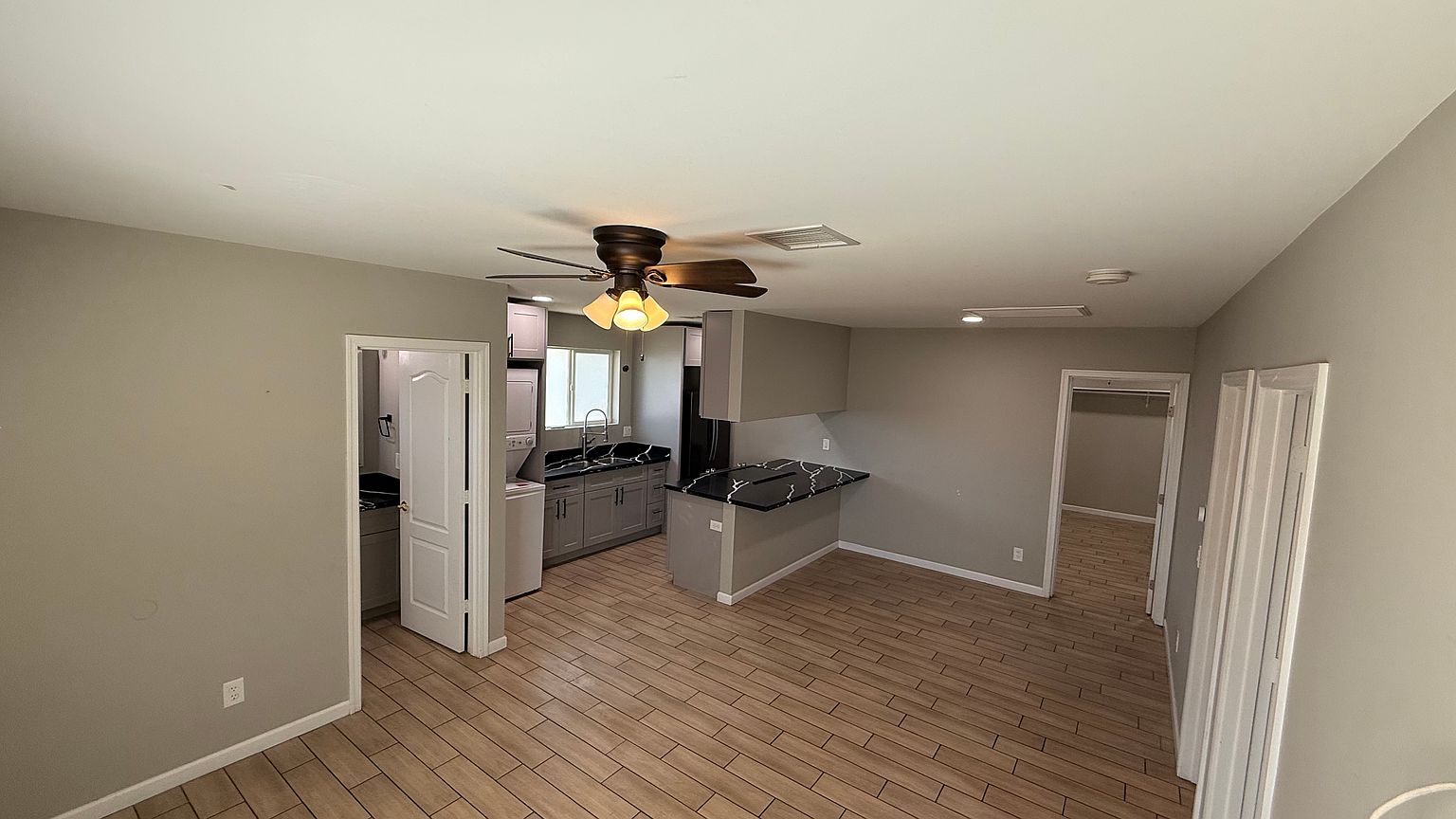 1410 W Pepper Pl photo 5