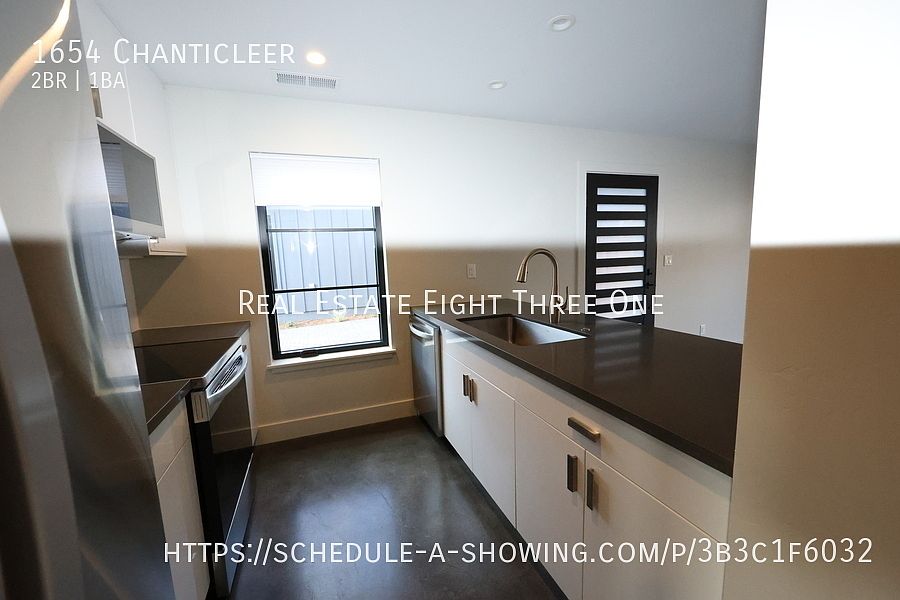1654 Chanticleer Ave photo 2