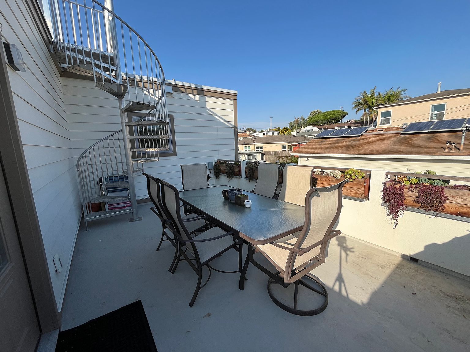 4649 Santa Monica Ave photo 3