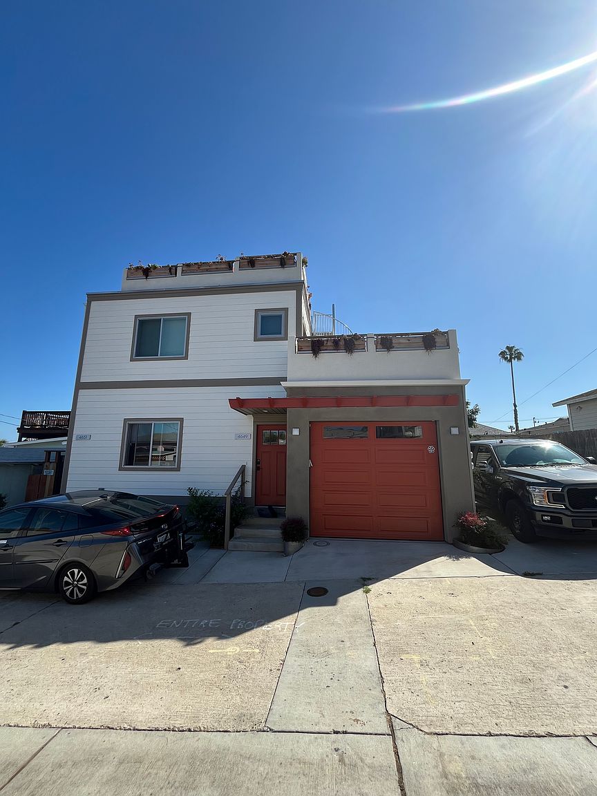 4649 Santa Monica Ave photo 2