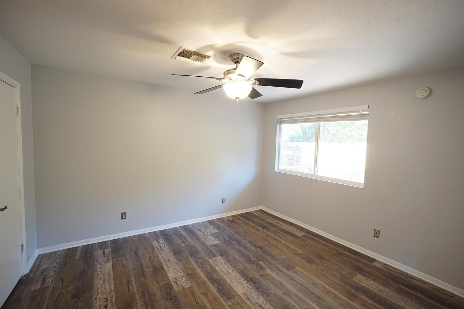 4903 E Virginia Ave photo 4