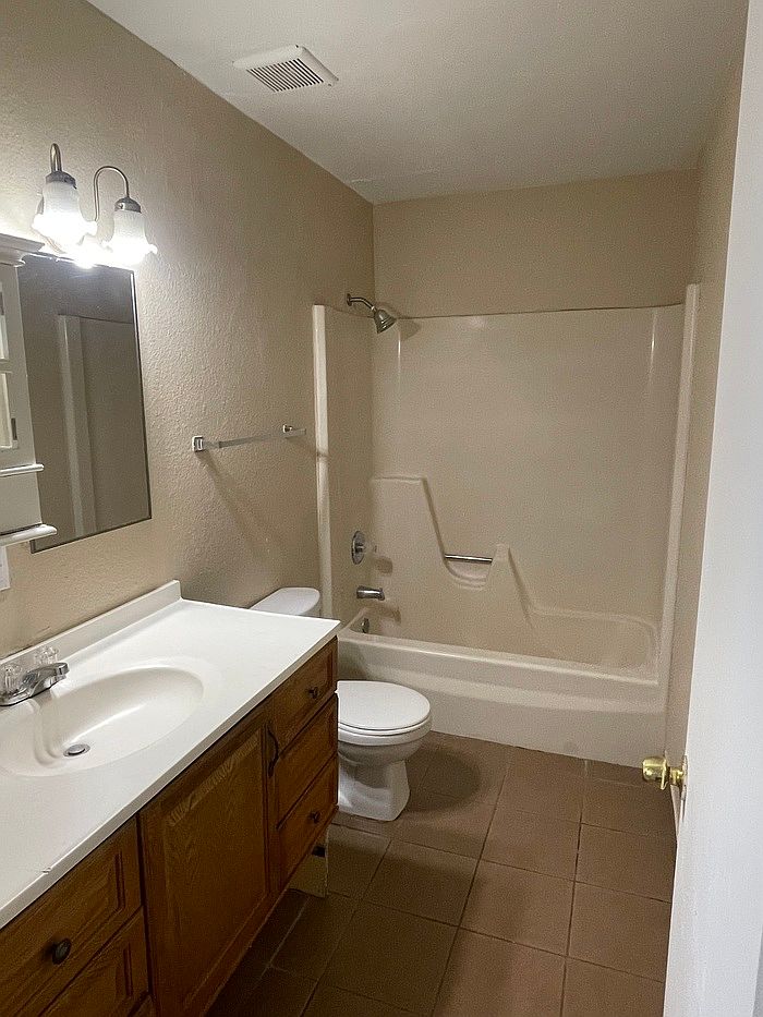1533 W Denton Ln photo 5
