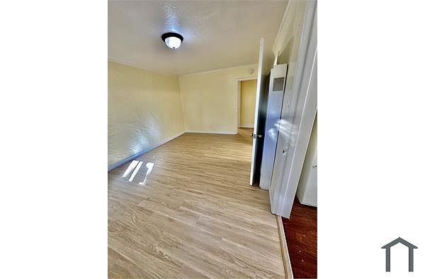 156 W Baxter St photo 3
