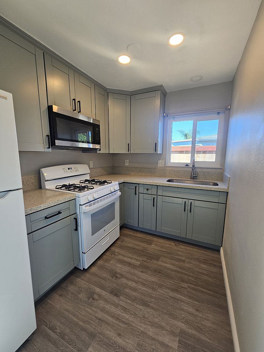 1424 Lemon St photo 5