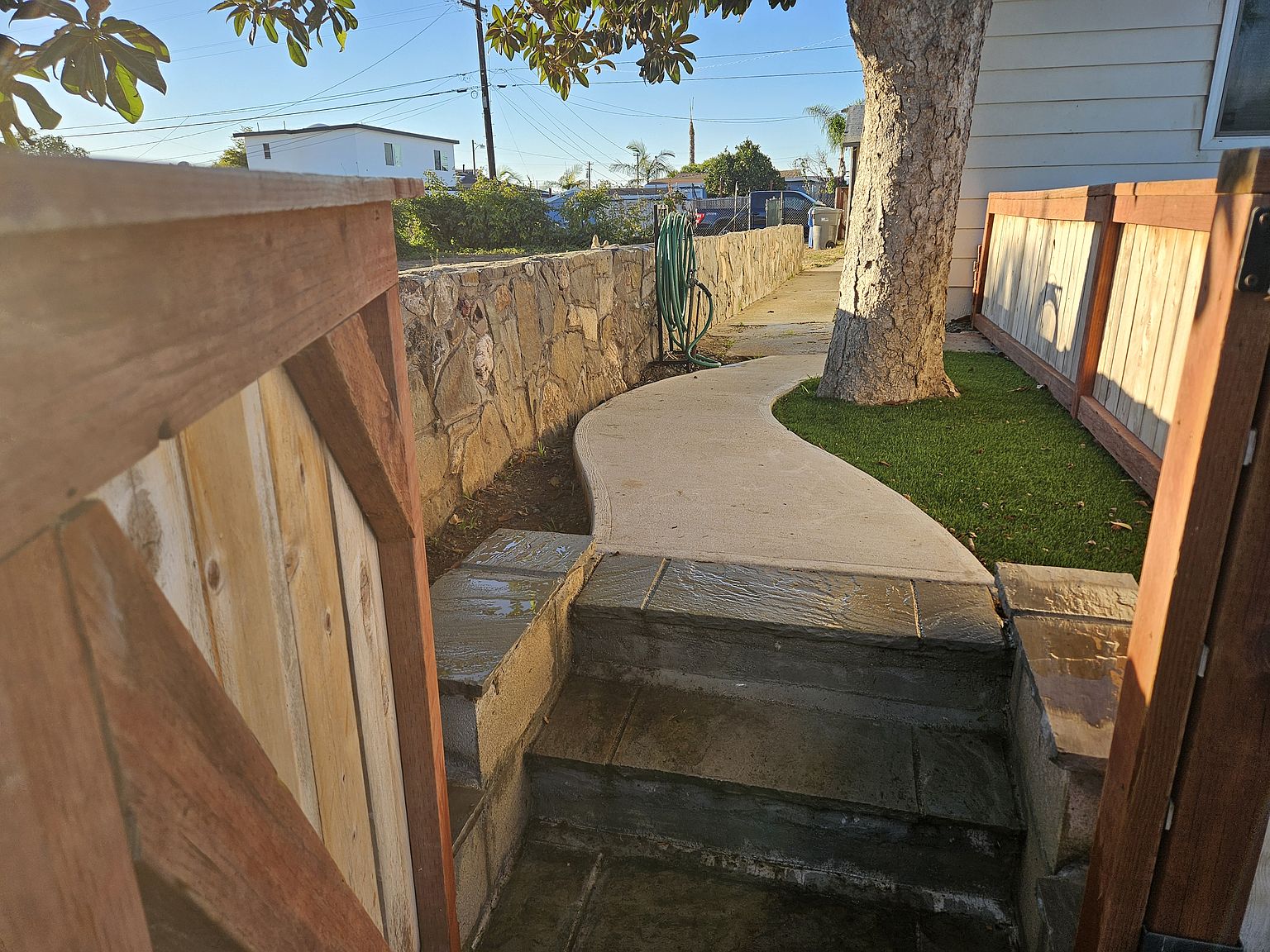 1424 Lemon St photo 2