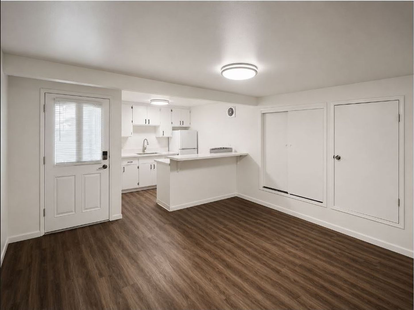 studio  1.0 baths (200 sqft) photo 3