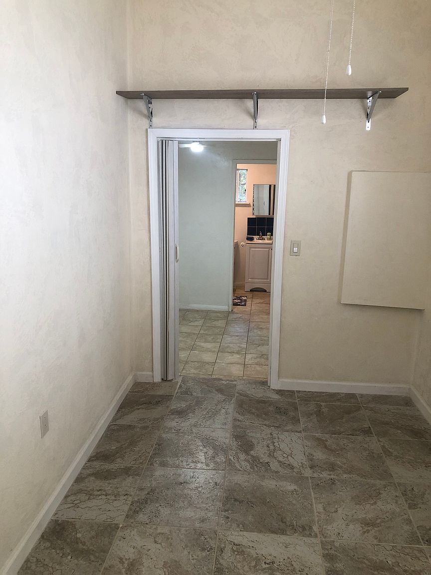 9890 Shadow Rd photo 4