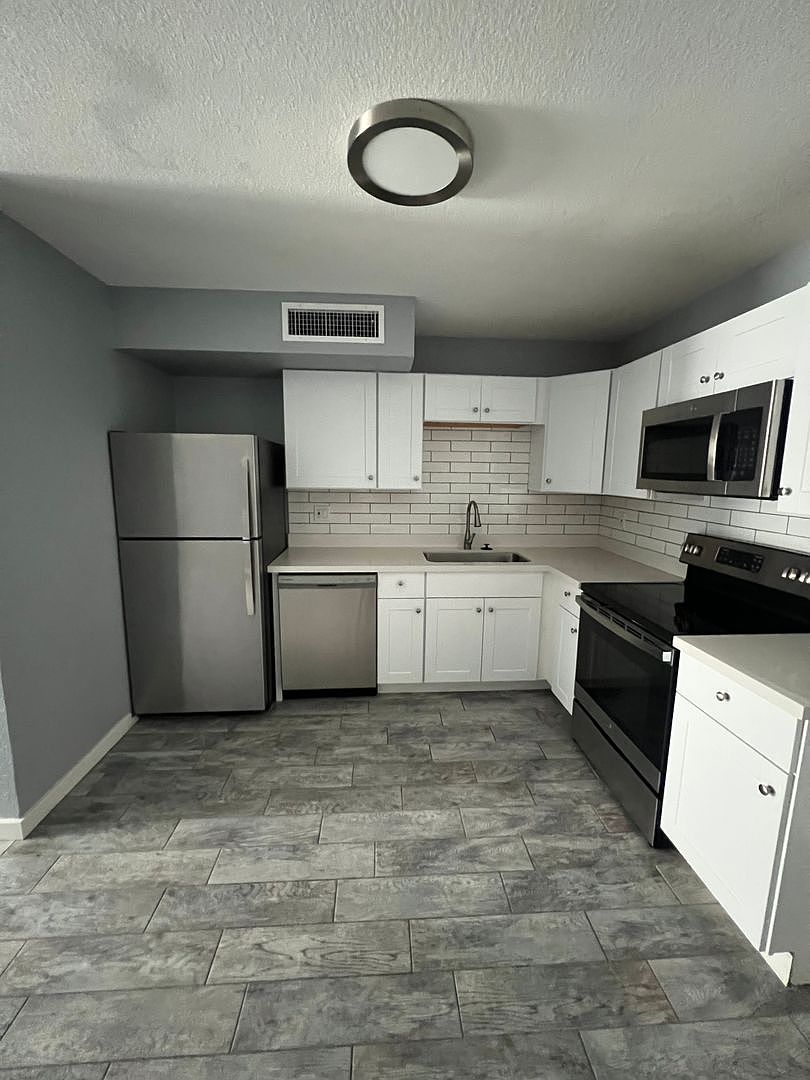12731 W Tasha Dr Surprise, AZ 85378 photo 2