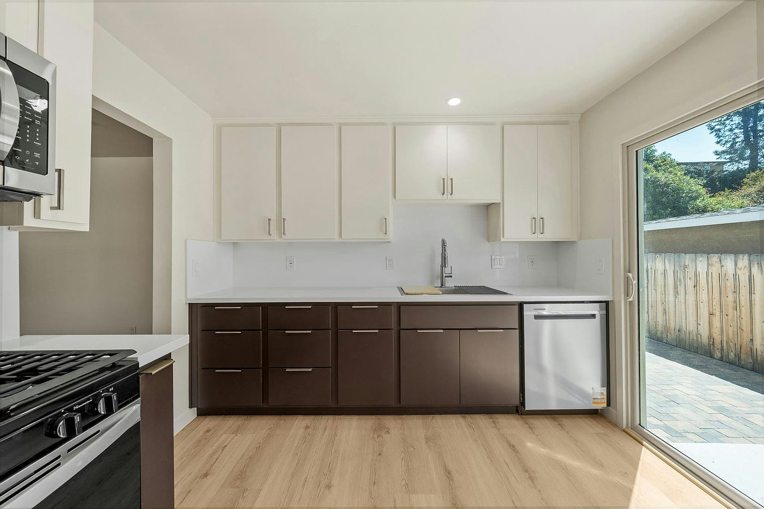 6165 Severin Dr photo 2