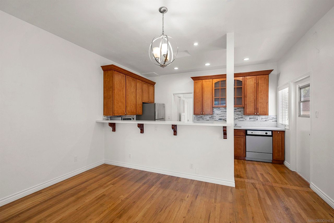 1428 Upas St photo 3