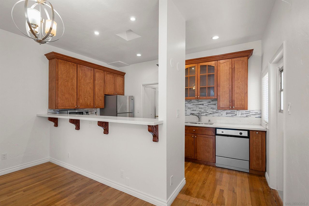 1428 Upas St photo 4