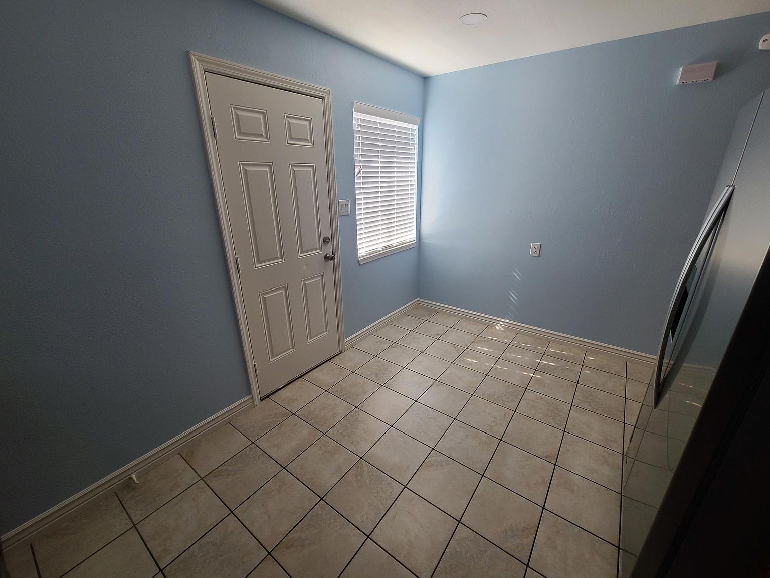 381A Elizabeth Ct photo 4