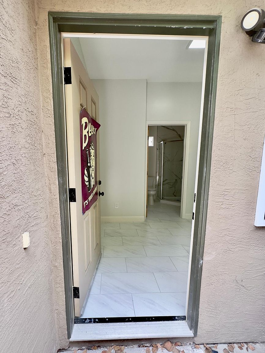 2661 Boundary St photo 5