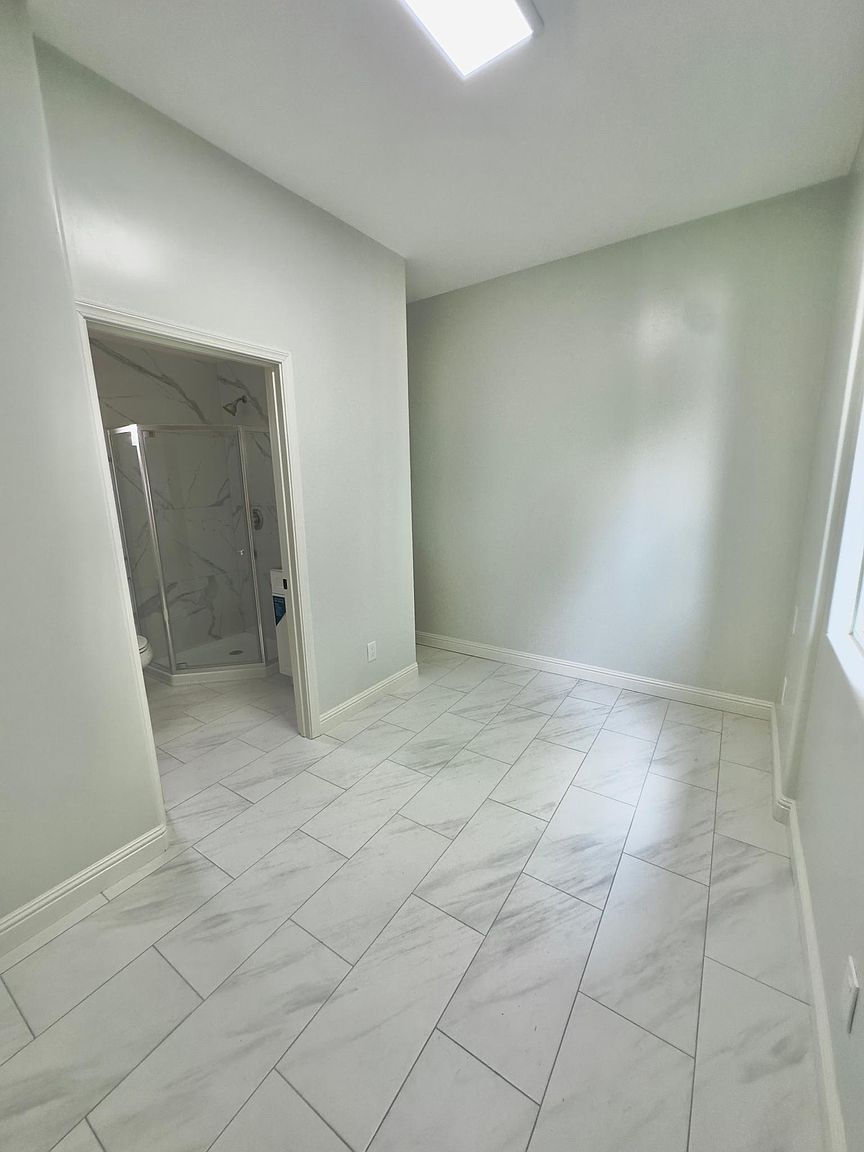 2661 Boundary St photo 4