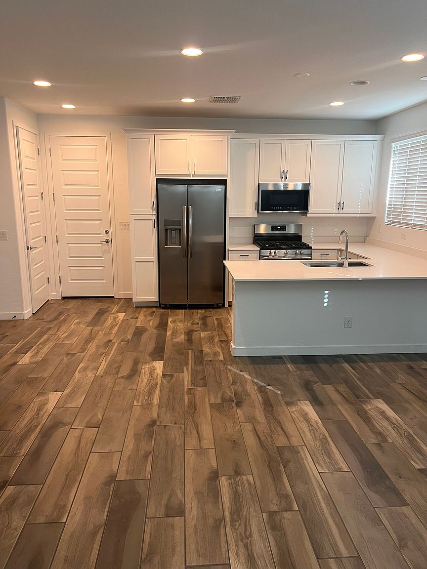 11163 W Luxton Ln photo 2
