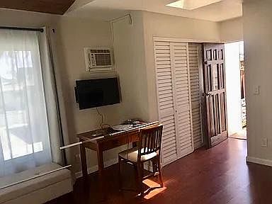 1128 Sutter St Studio B photo 3