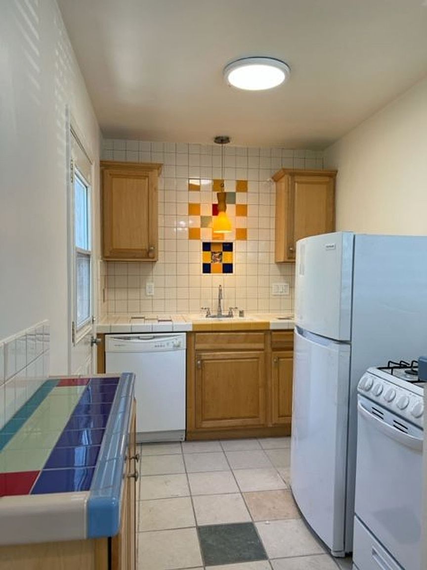 1 beds  1.0 baths (600 sqft) photo 3