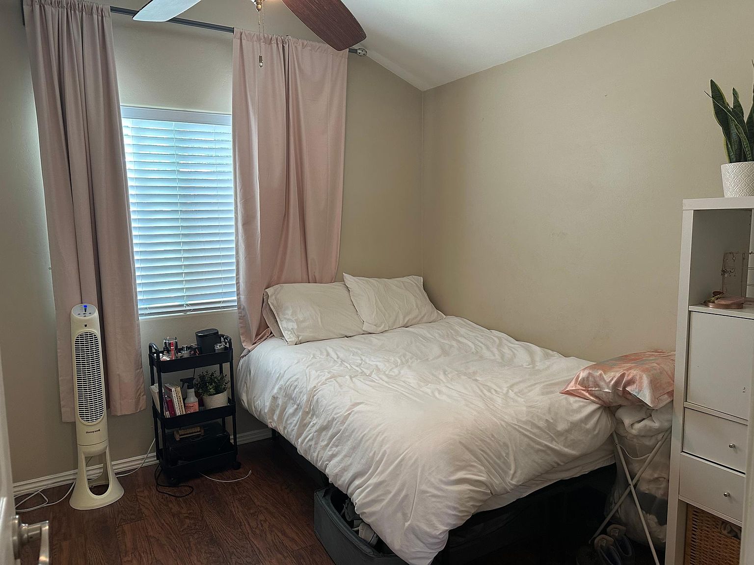 2620 Broadway photo 4