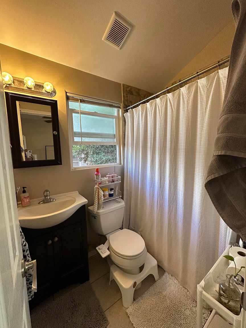 2620 Broadway photo 5