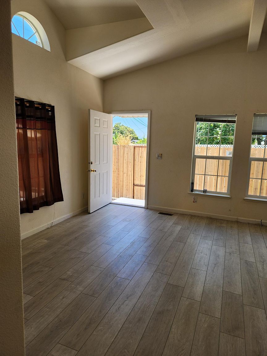 8577 Galindo Dr photo 5