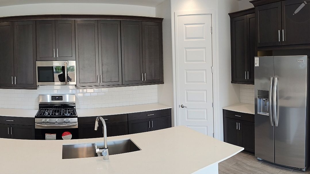 17022 W Royal Palm Rd photo 2