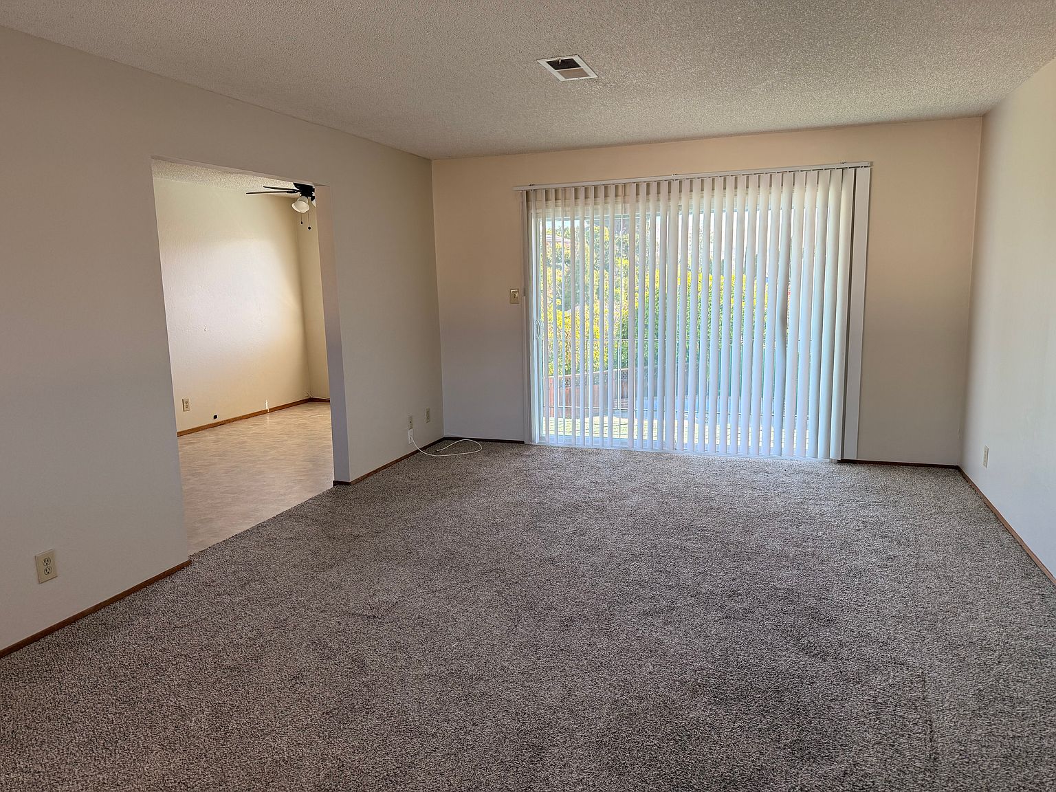 150 Yorkshire Ct photo 2