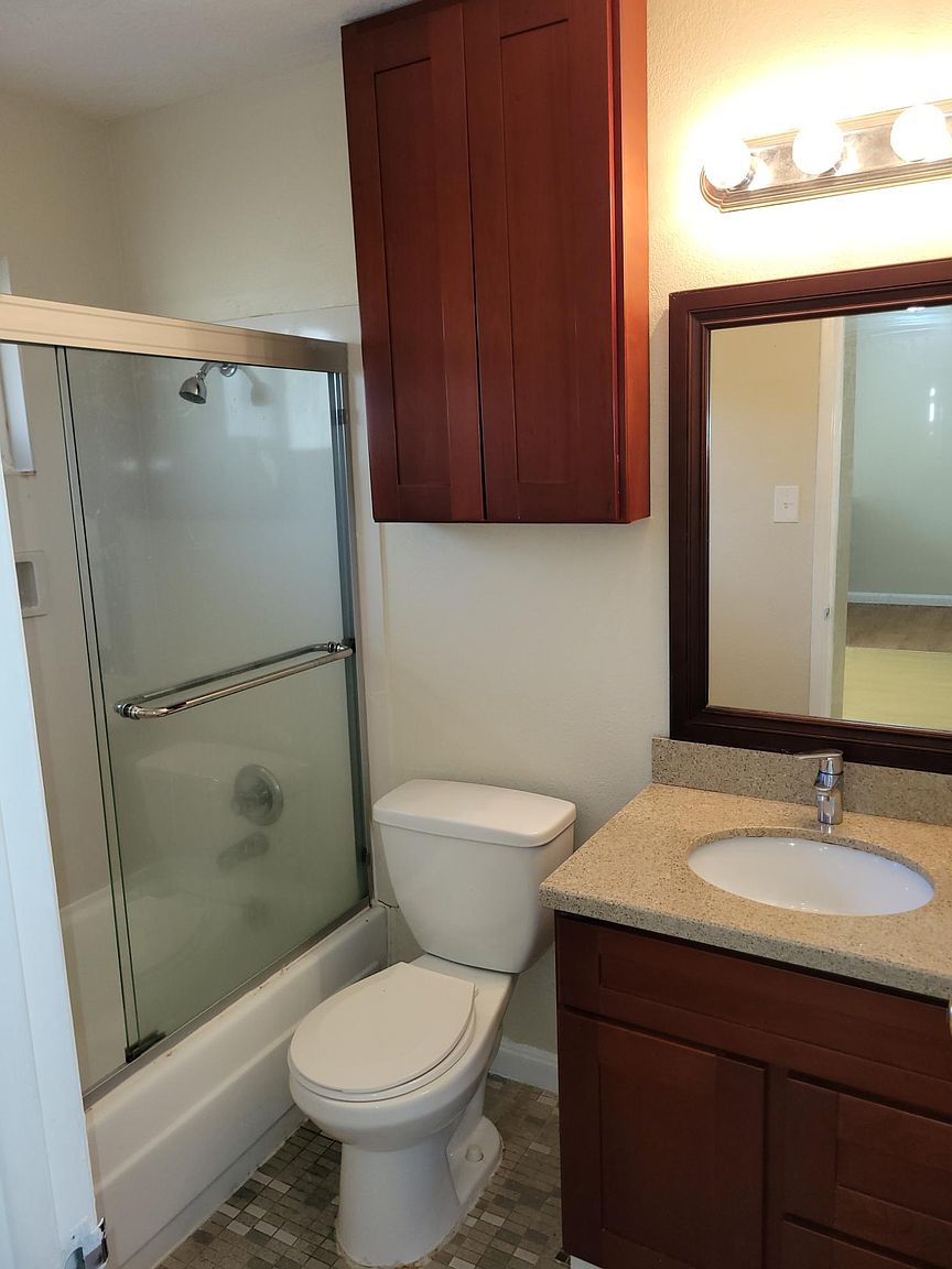 510 Richmond Dr photo 2