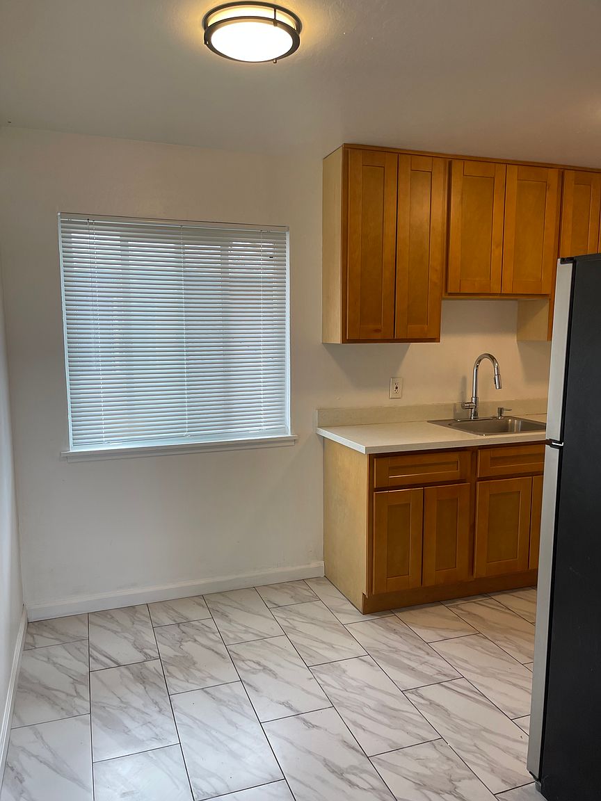 683 Memorial Way photo 4