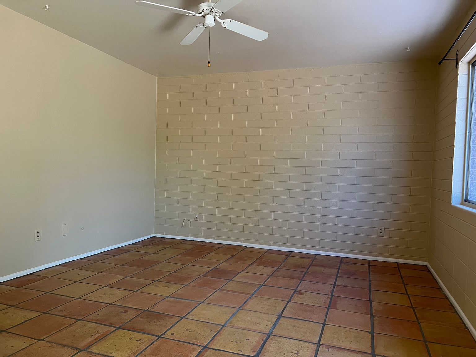 426 W Howe St photo 2