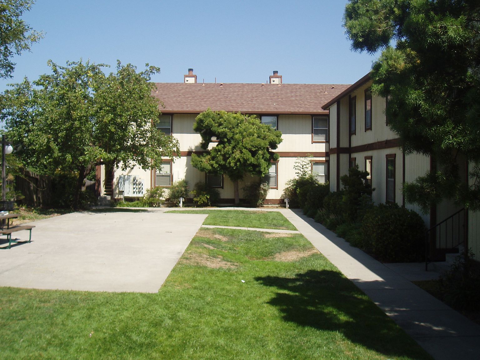 401 Laurel Ave photo 5