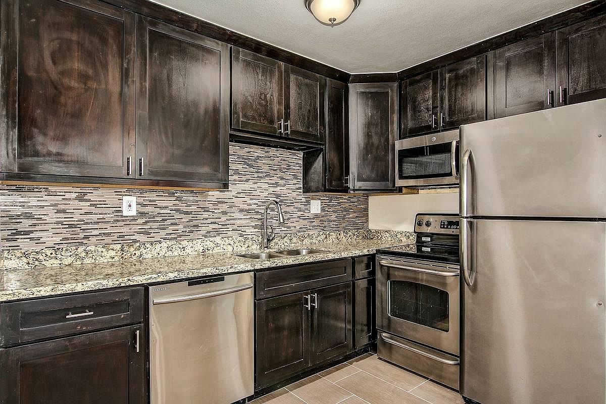 Belleview Village Apartments photo 5