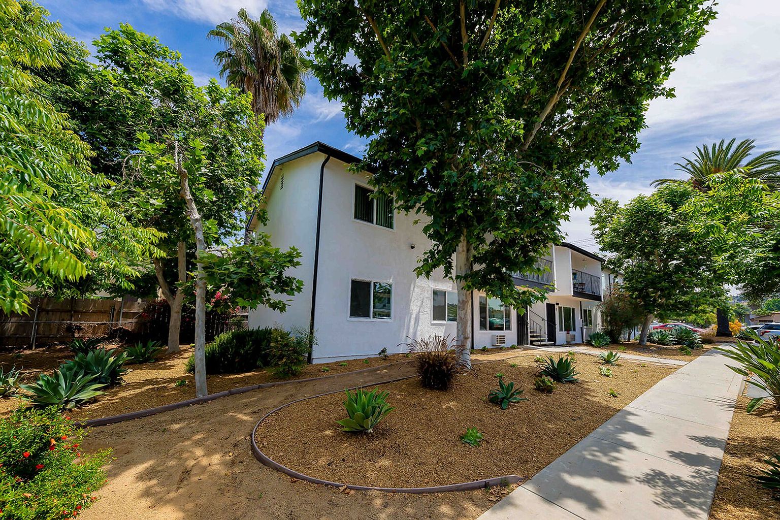 2 beds  1.0 baths photo 5