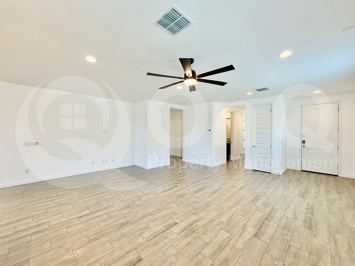 4226 S 94th Ave photo 3