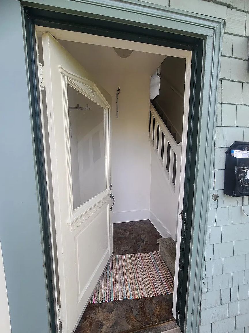 1626 Virginia St photo 2