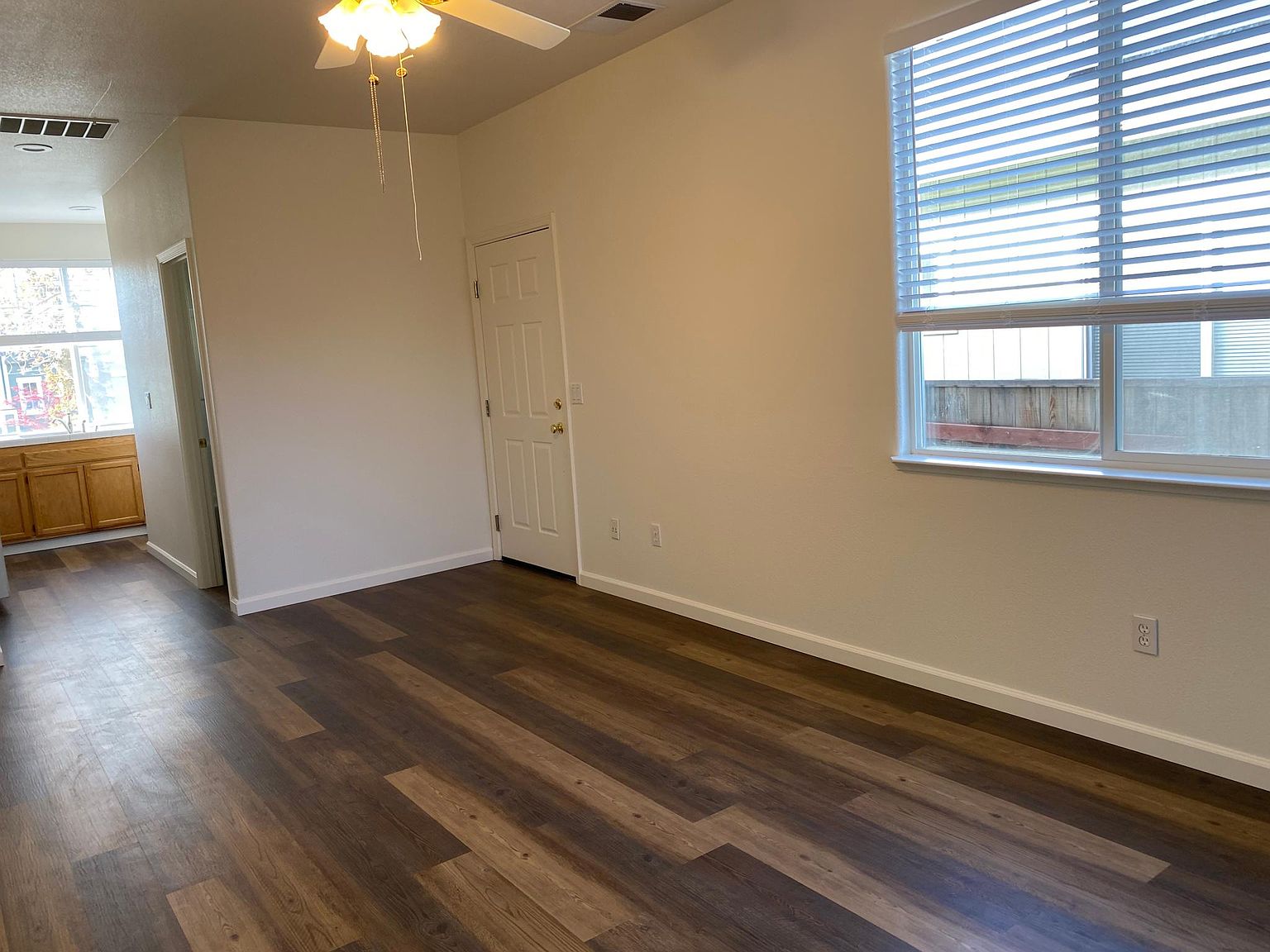 5525 Rainbow Cir photo 3