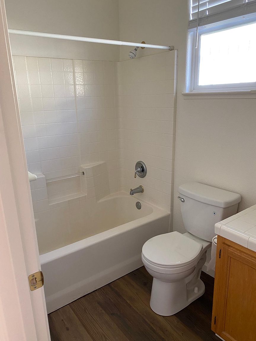 5525 Rainbow Cir photo 2