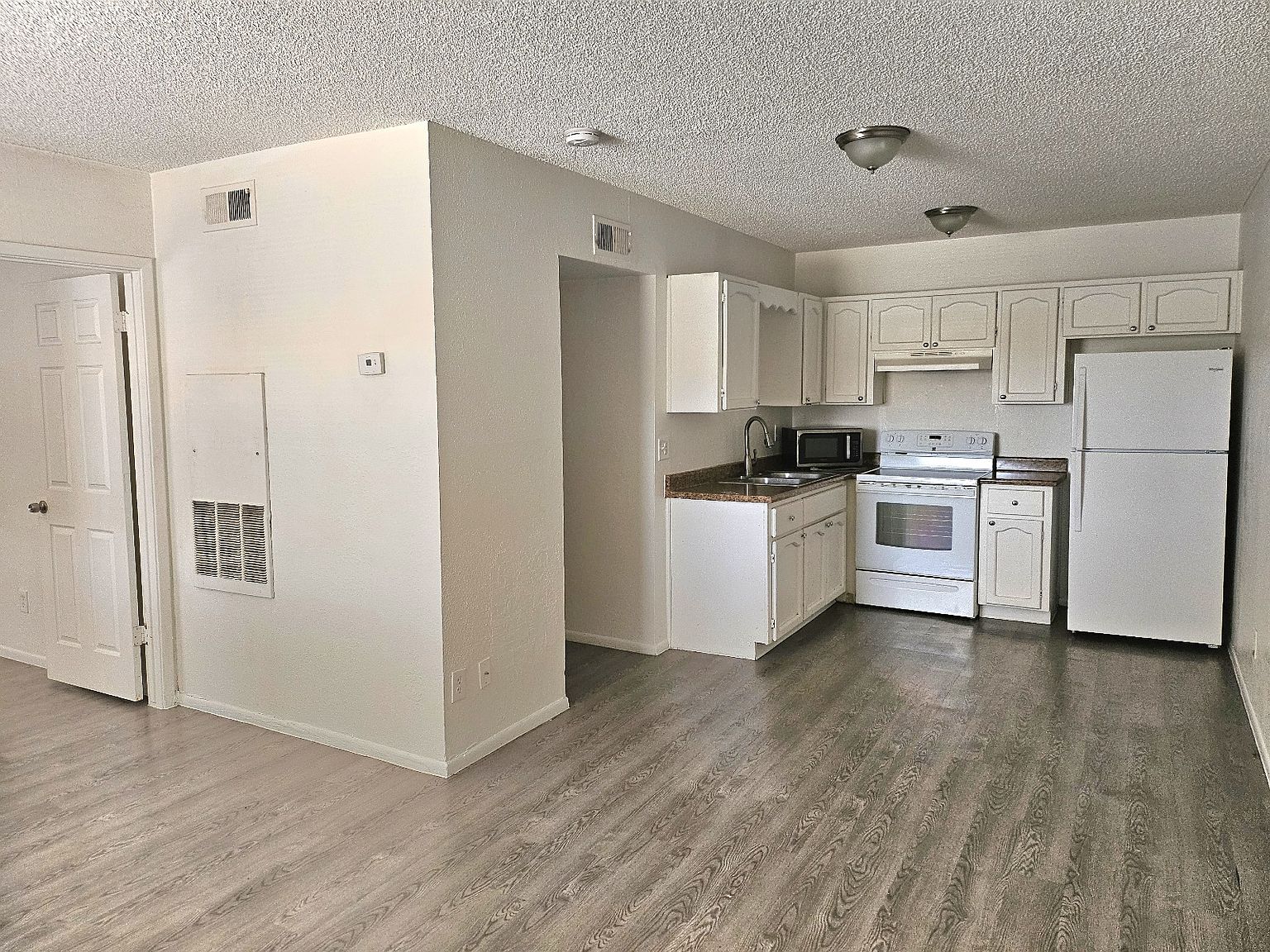 Mountain Springs Apartments photo 2