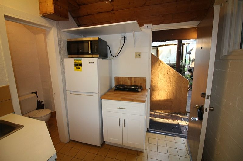 1008 Tourmaline St photo 4