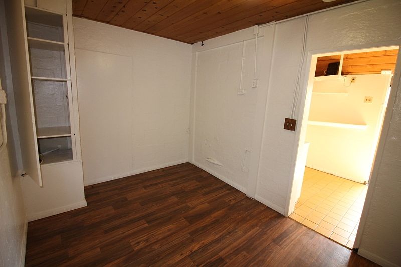 1008 Tourmaline St photo 3