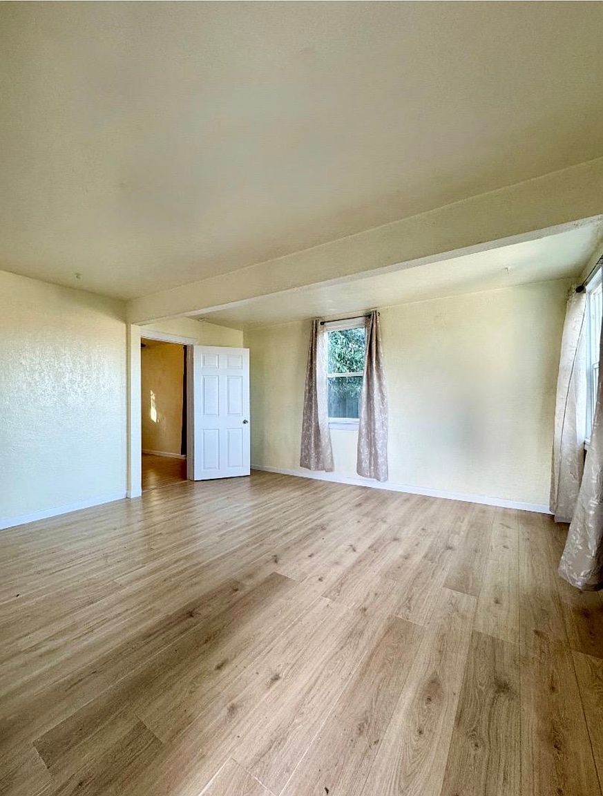 1513 Santa Clara St photo 3