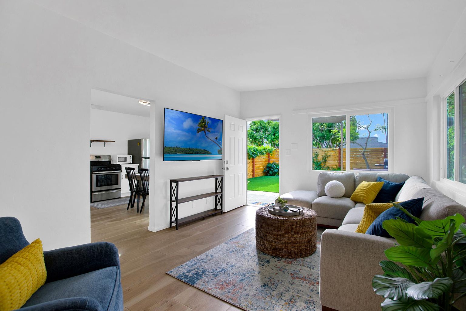 1153 Aloha Dr photo 2