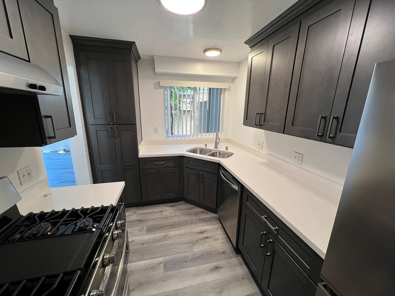 1640 23rd St photo 3