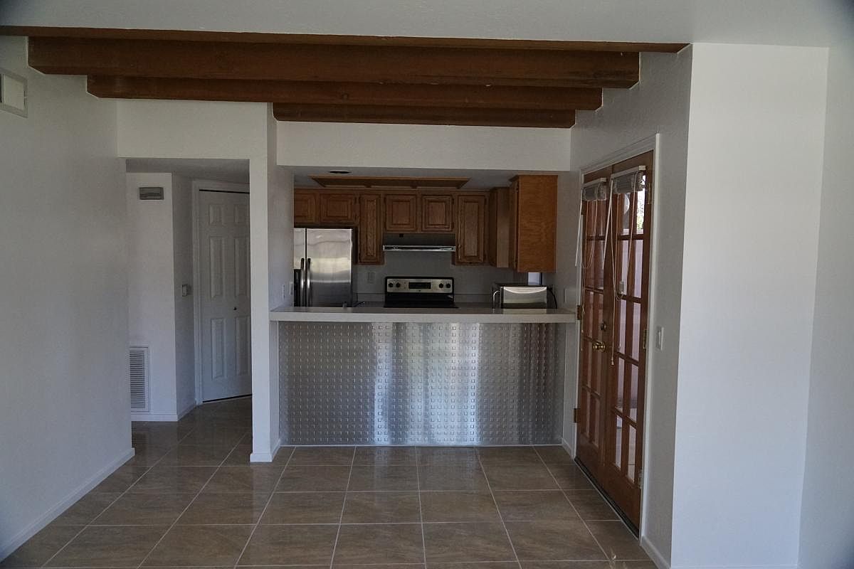 1028 S Ash Ave photo 2