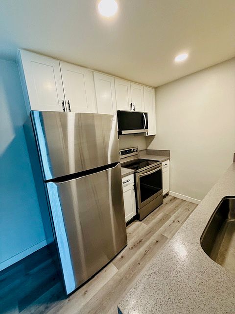 2121 Mission Ave photo 3