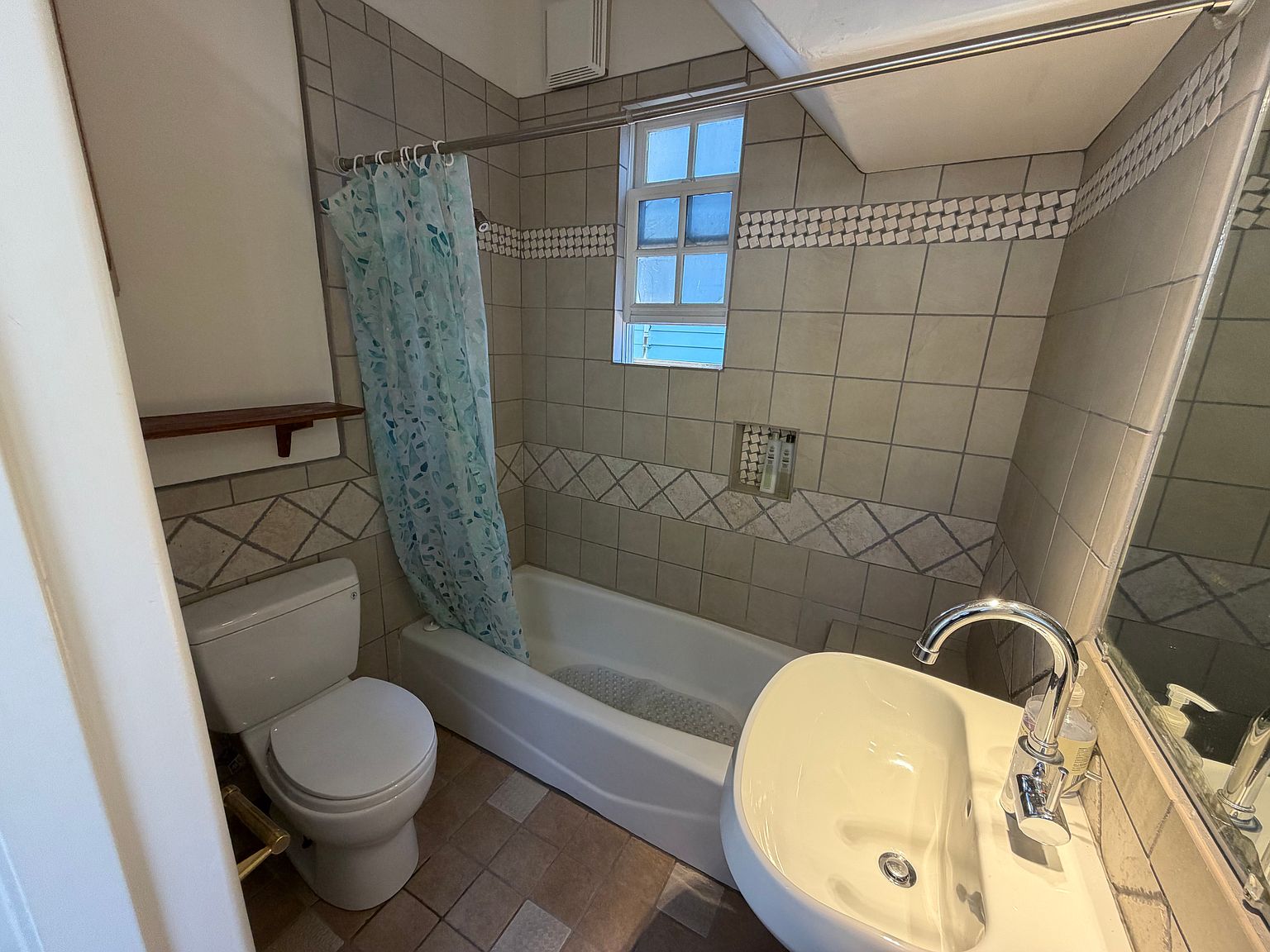 653 62nd St photo 3