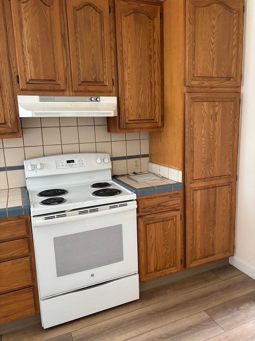 726 2nd Ln photo 2