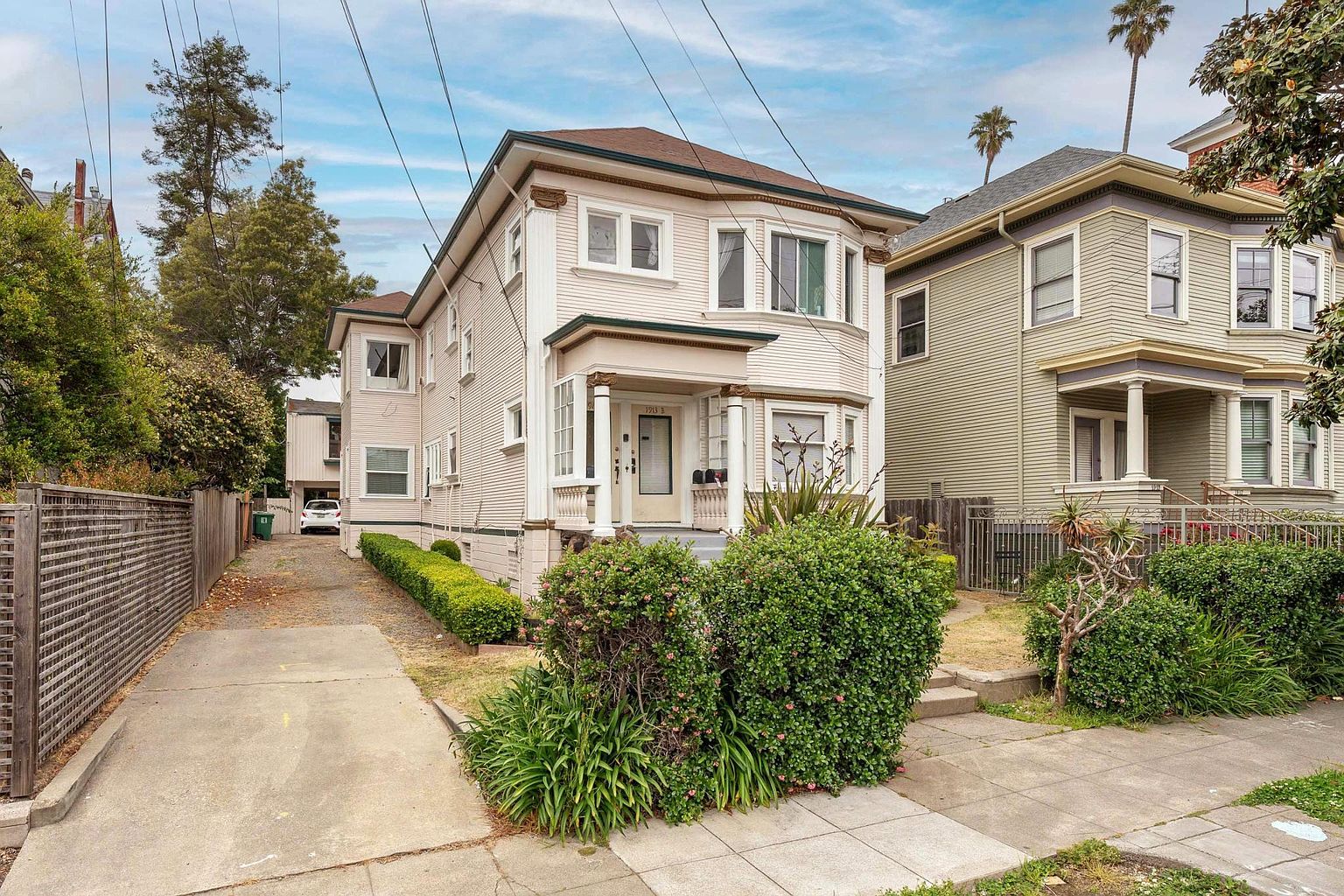 1913B Berkeley Way photo 3