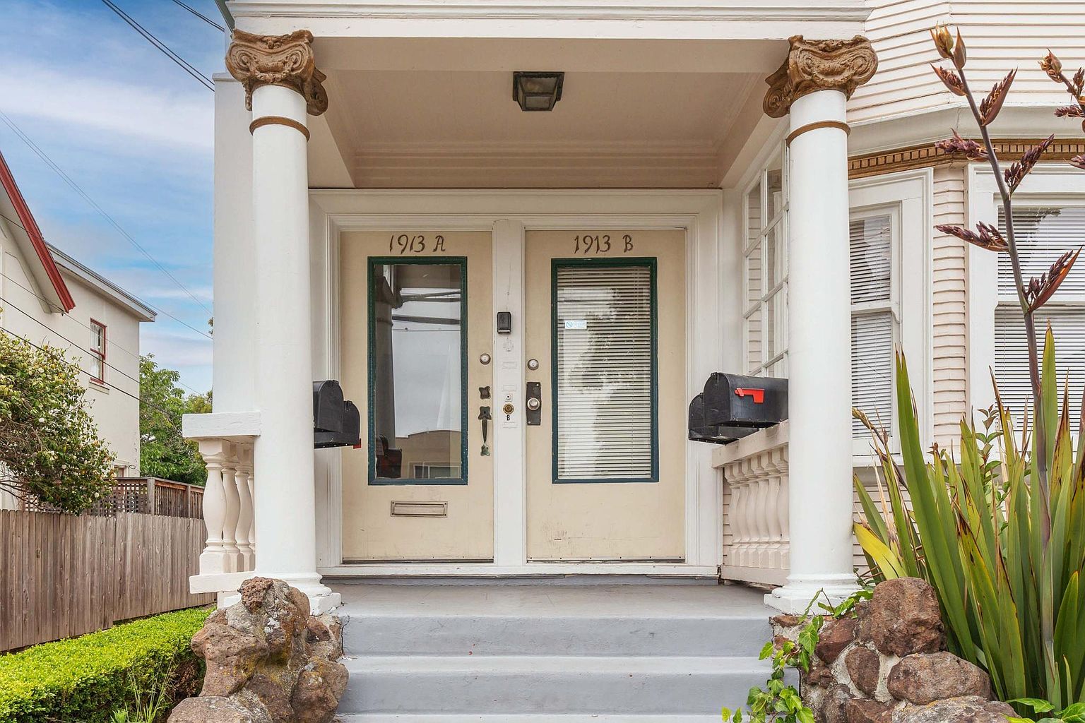 1913B Berkeley Way photo 5
