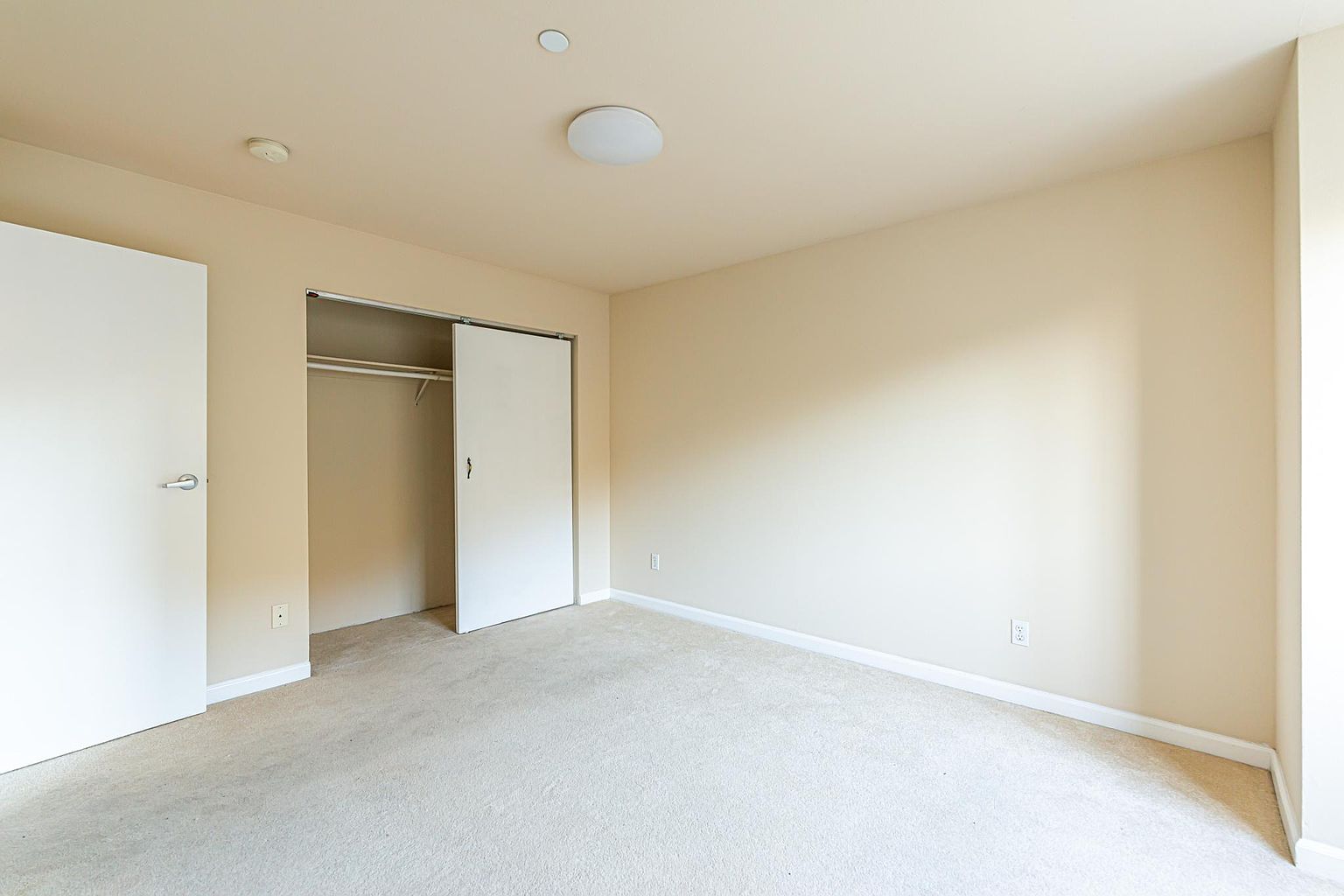140 Caldecott Ln photo 5
